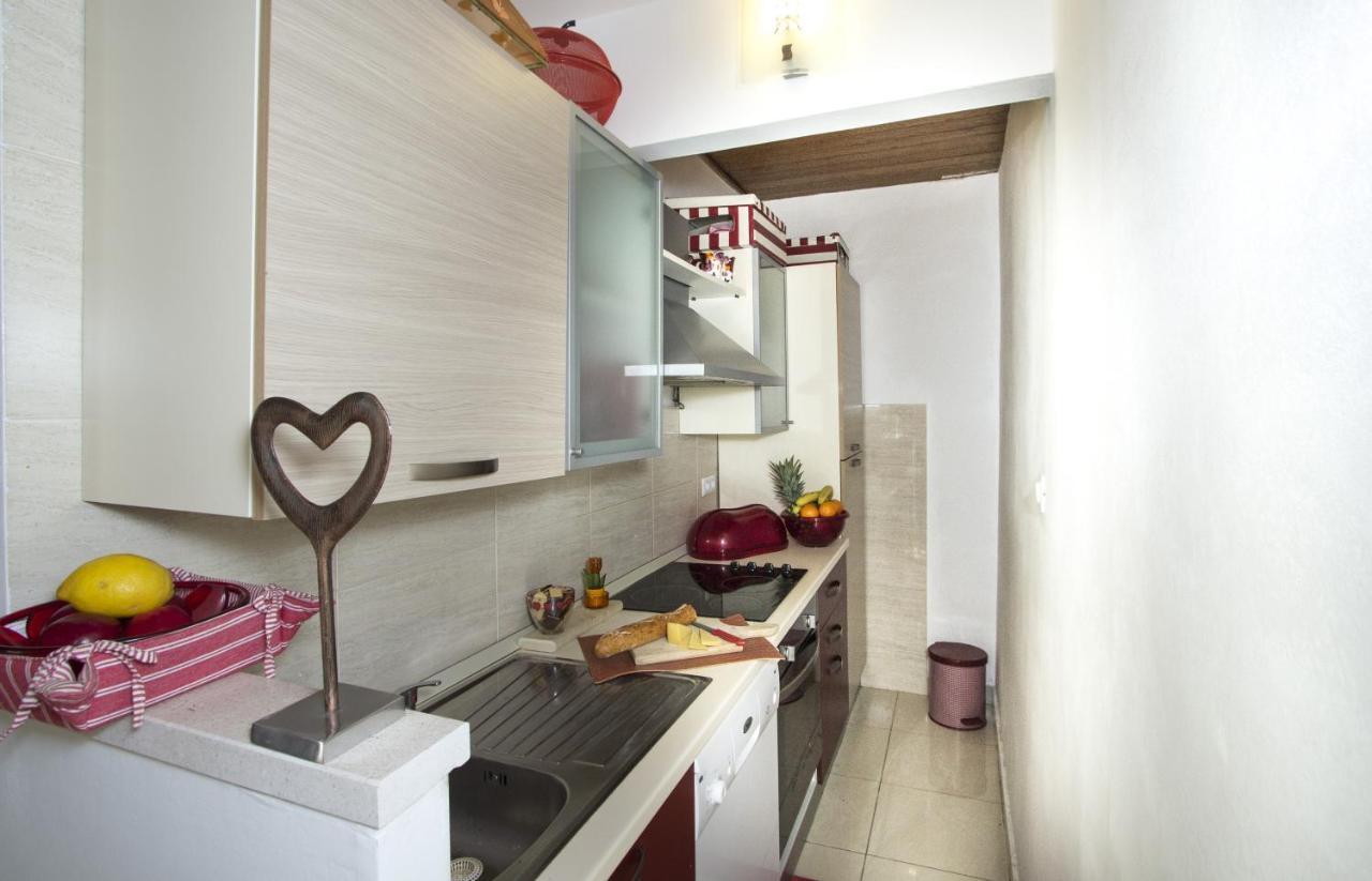Apartments By The Sea Brela, Makarska - 11821 Buitenkant foto
