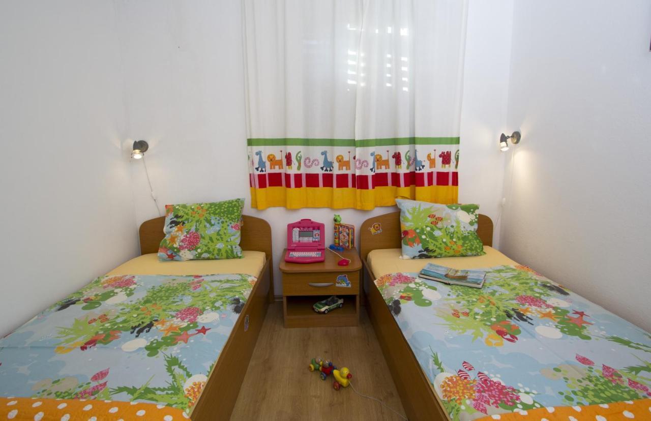 Apartments By The Sea Brela, Makarska - 11821 Buitenkant foto