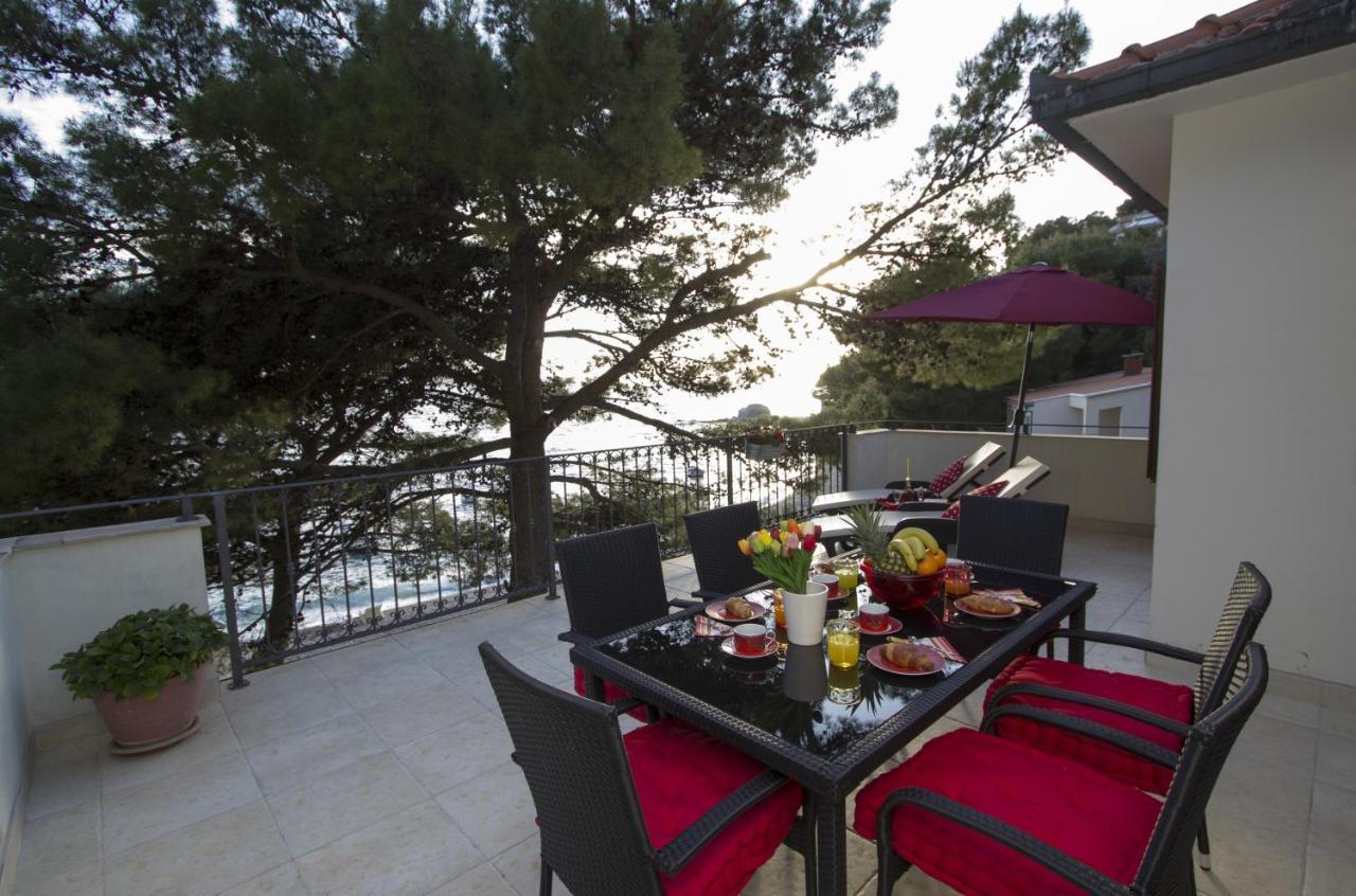 Apartments By The Sea Brela, Makarska - 11821 Buitenkant foto
